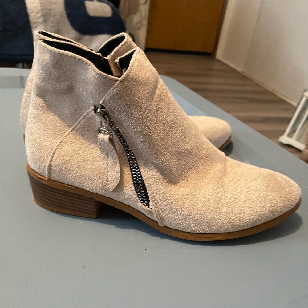 White boots used